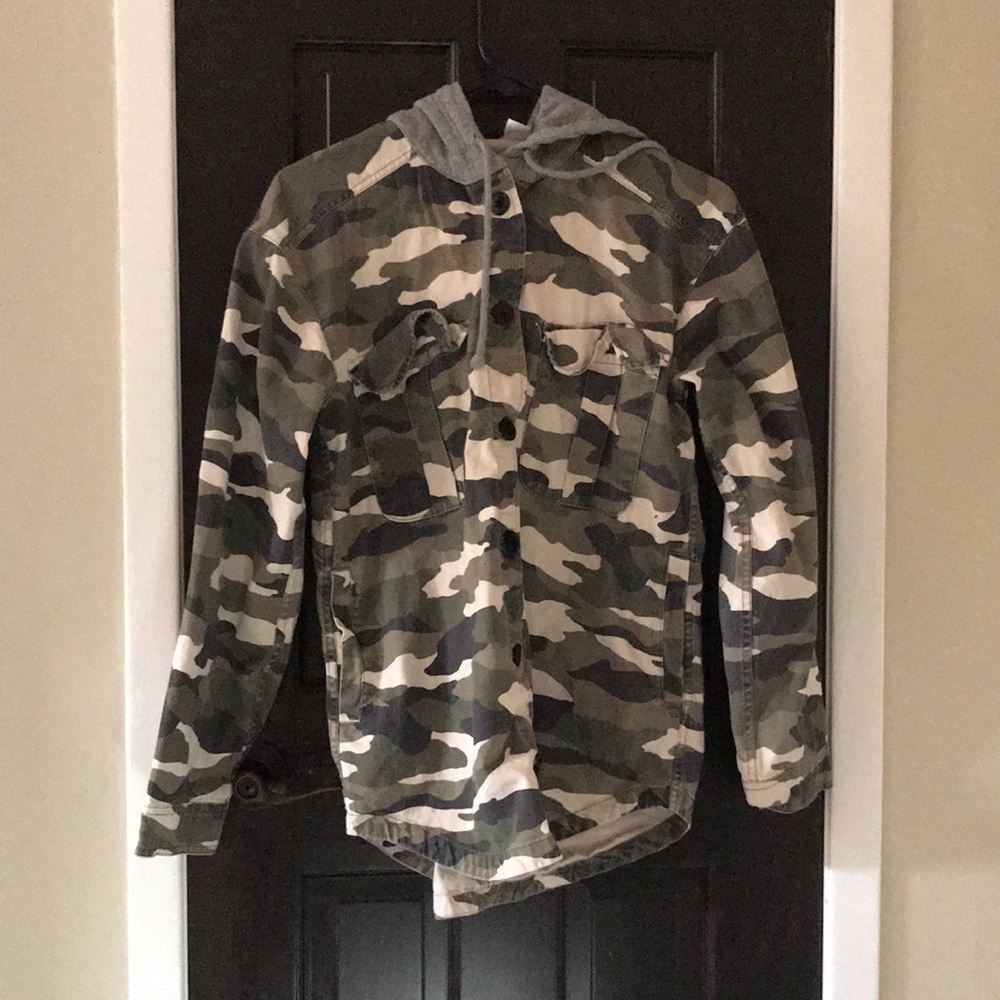 Really comfy military patterned jacket. Cute for a Night out!